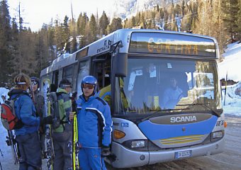コルチナダンペッツォ　循環バス