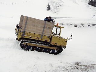 グリンデルワルト：雪上車