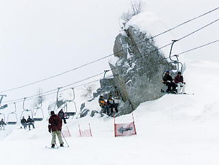奥伊吹スキー場：天狗岩とリフト