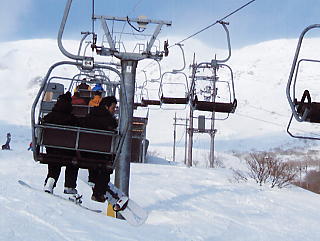 伊吹山スキー場：リフトの上で晴れる